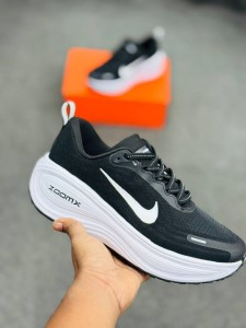 Nike Vomero Plus-(BLACK)-(super lightweight and Super comfortable)-(Made in vietnam)-nkvpbk
