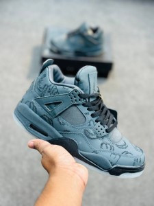 Nike Air Jordan 4 Retro BLACK X KAWS-j4xoxgr1.1