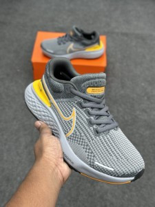 NIKE ZOOMX INVINCIBLE RUN FLYKNIT 2-(Grey)