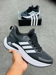 Adidas Marathon V2 super lightweight and comfortable (Black White)