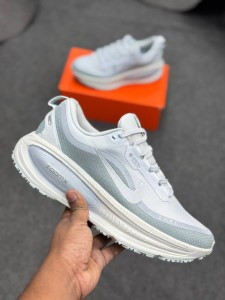 Nike Vomero 18 GORE-TEX-Waterproof Road Running Shoes with Reflective Accents-Pure Platinum/Light Pumice/Barely Green/Metallic Silver-(super lightweight and Super comfortable)-(Made in vietnam)-nkv18g