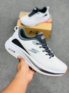 Skechers GO RUN Elevate 2.0-white/black-(super lightweight and Super comfortable)-(Made in vietnam)-scwhrbk